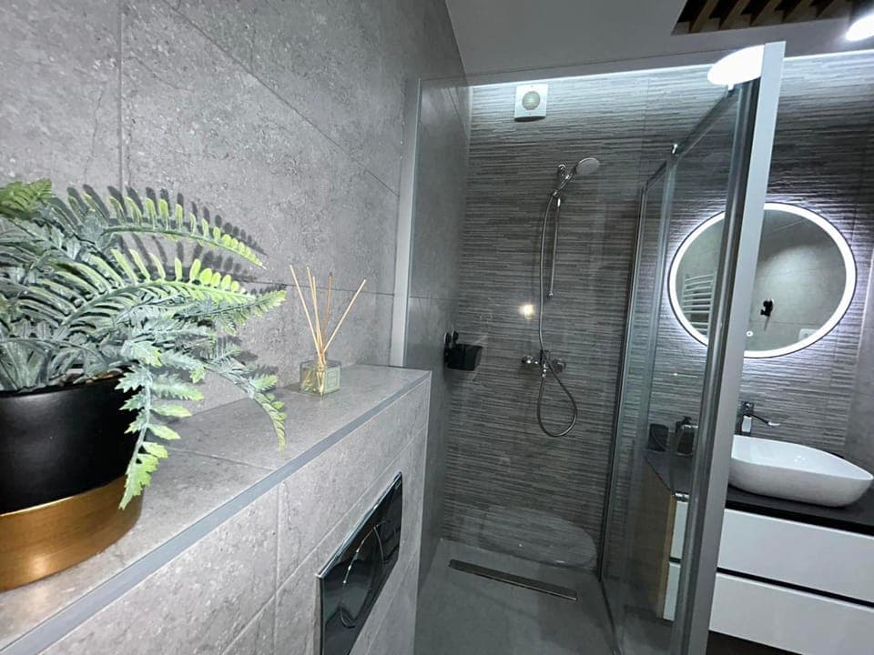 Shower, Bathroom