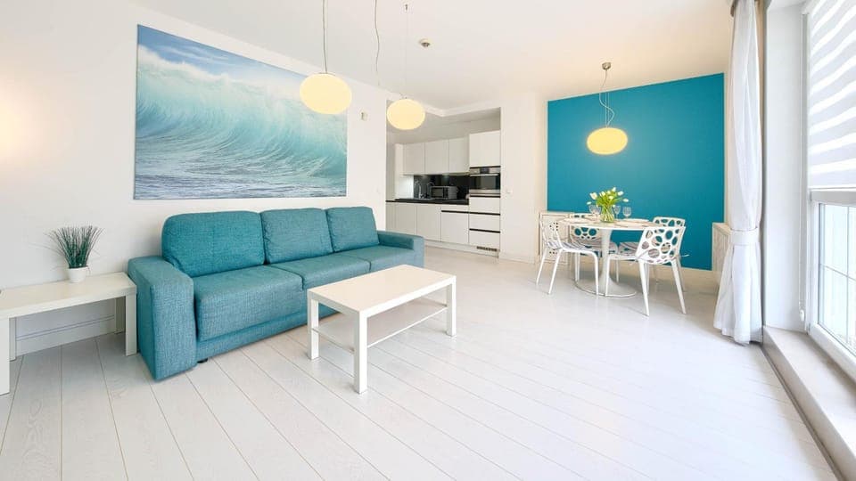 Kitchen or kitchenette, Living room, Seating area, Dining area