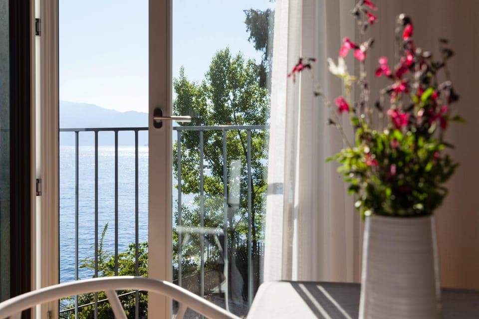 Decorative detail, Lake view