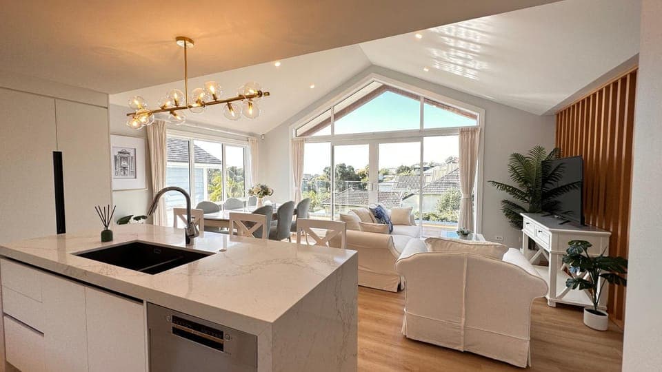 Kitchen or kitchenette, Living room, Seating area, Dining area