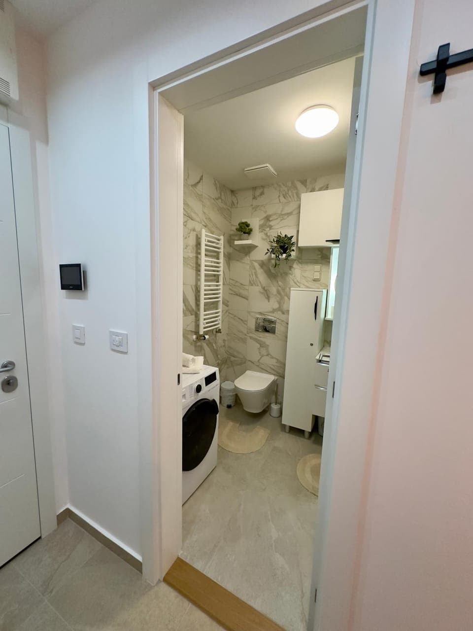 Toilet, Bathroom, towels