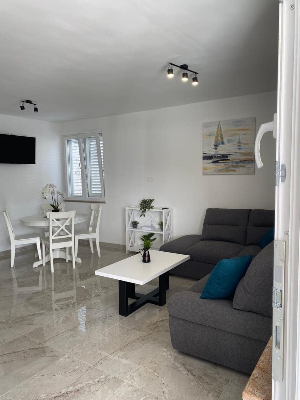 TV and multimedia, Living room, Dining area