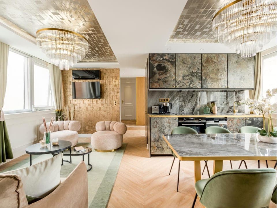 Kitchen or kitchenette, Living room, Seating area, Dining area