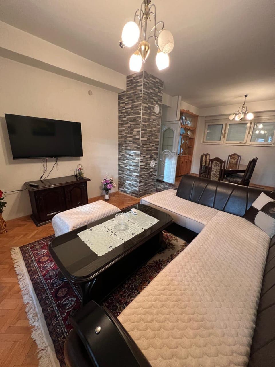 Living room, Photo of the whole room