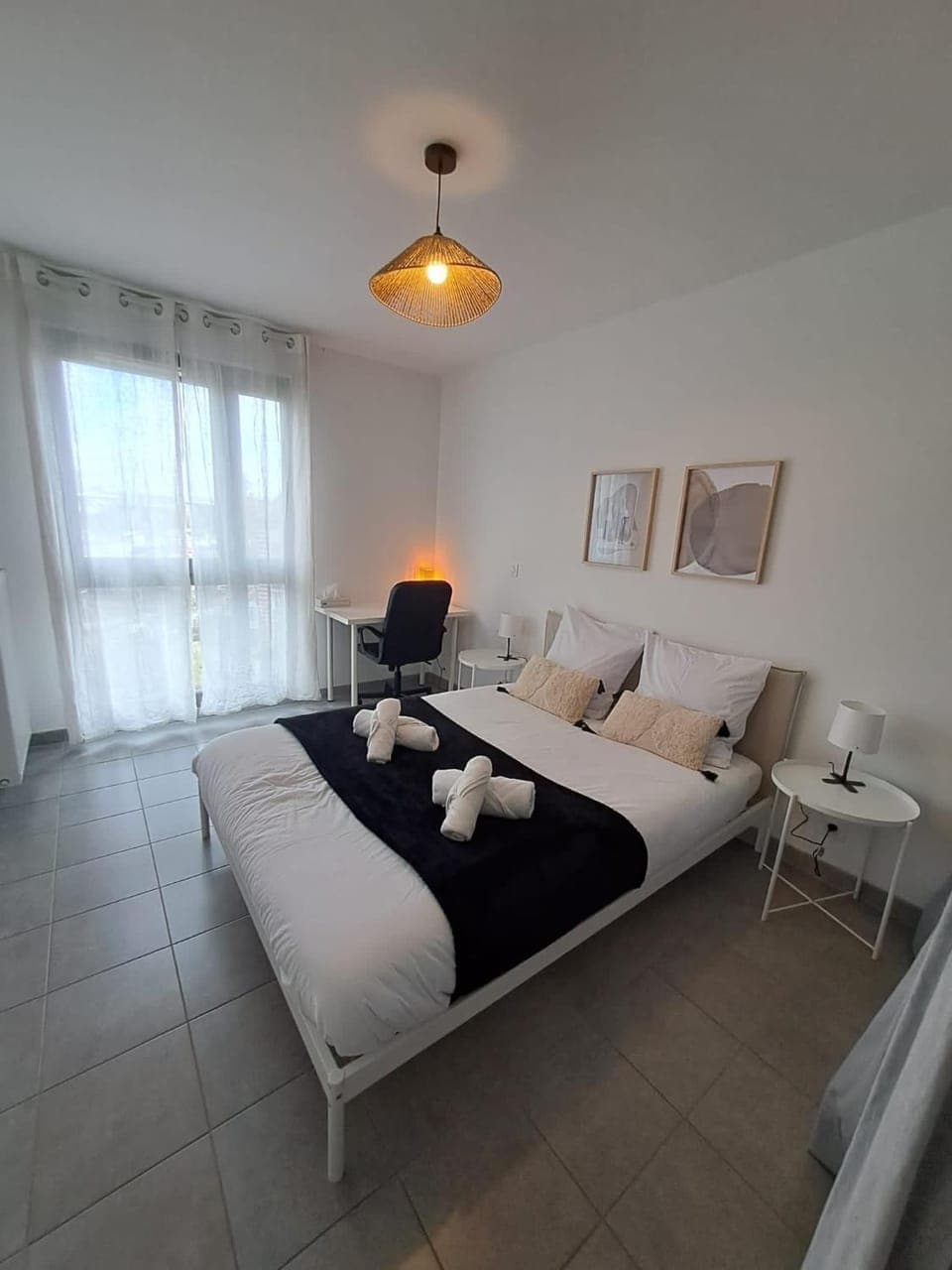 Bed, Night, Photo of the whole room, Bedroom