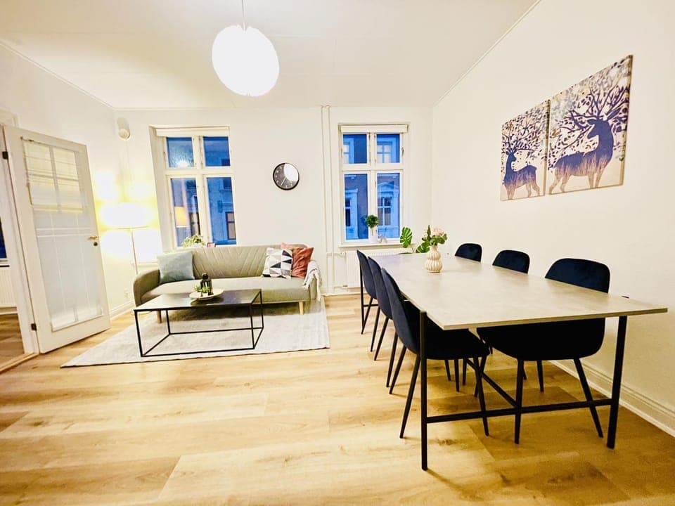 Living room, Seating area, Dining area