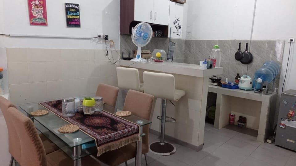 Kitchen or kitchenette, Seating area, Dining area, Breakfast, oven