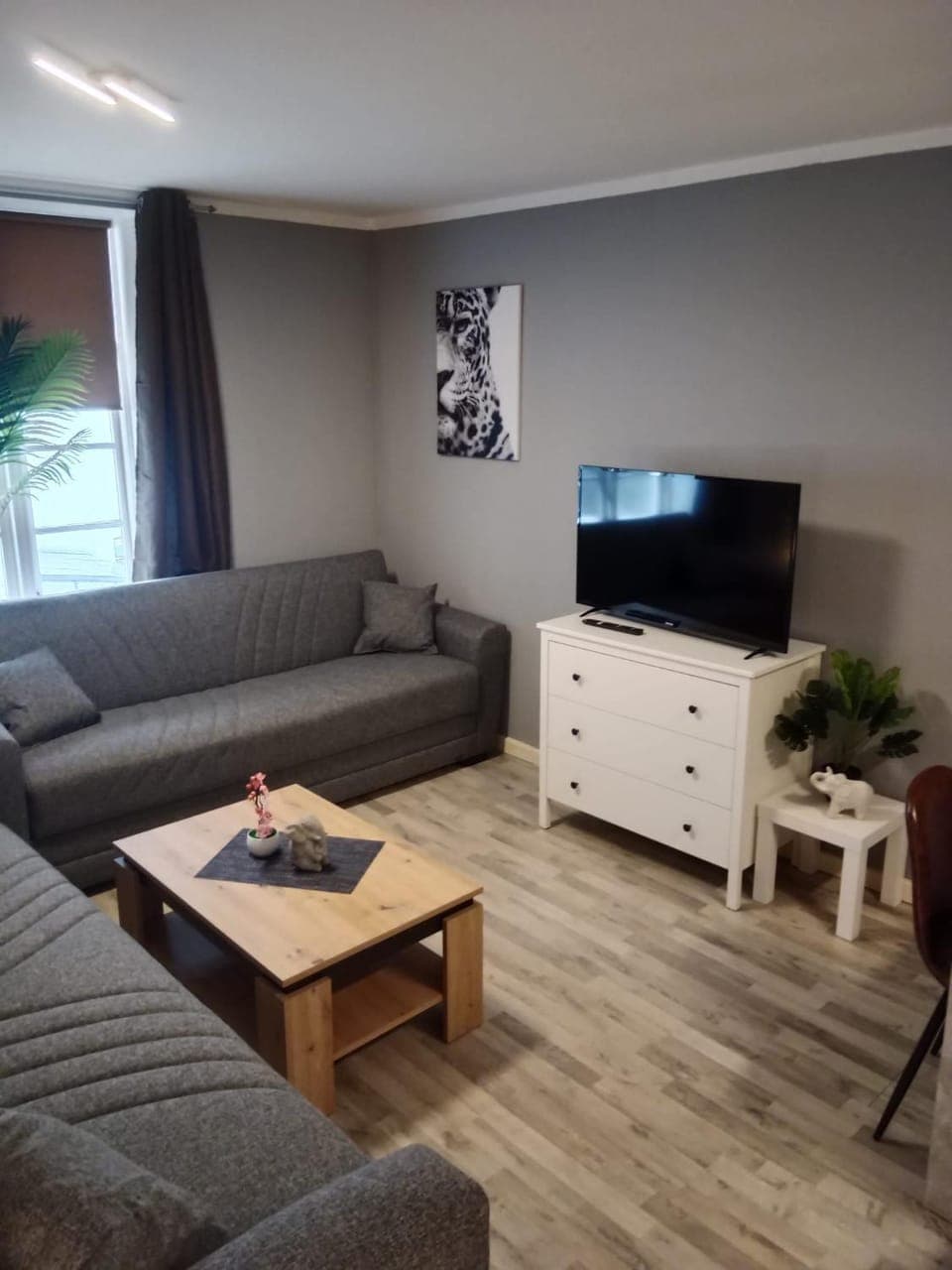 TV and multimedia, Living room, Seating area, storage