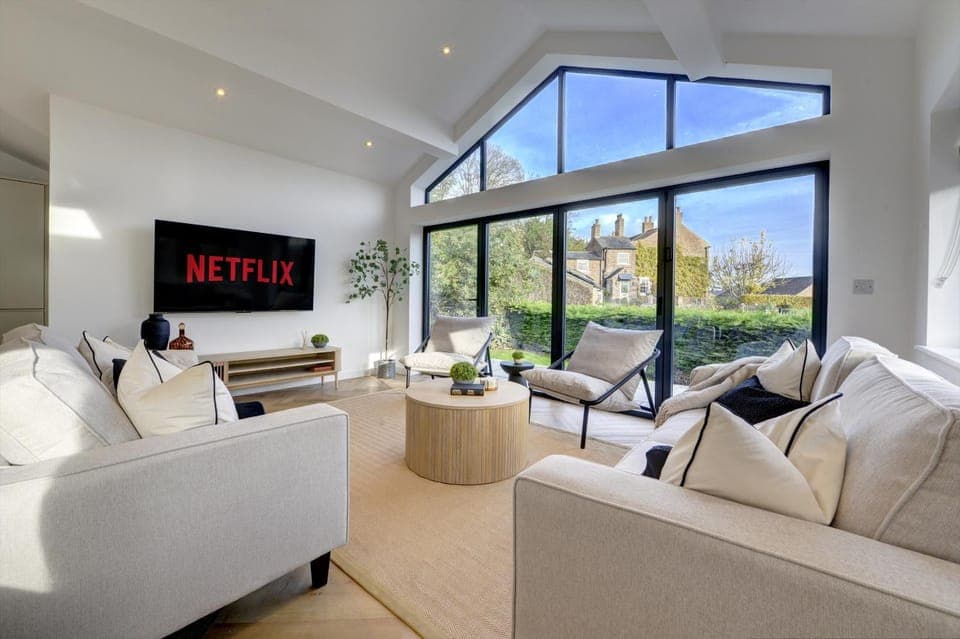 Communal lounge/ TV room, TV and multimedia, Living room