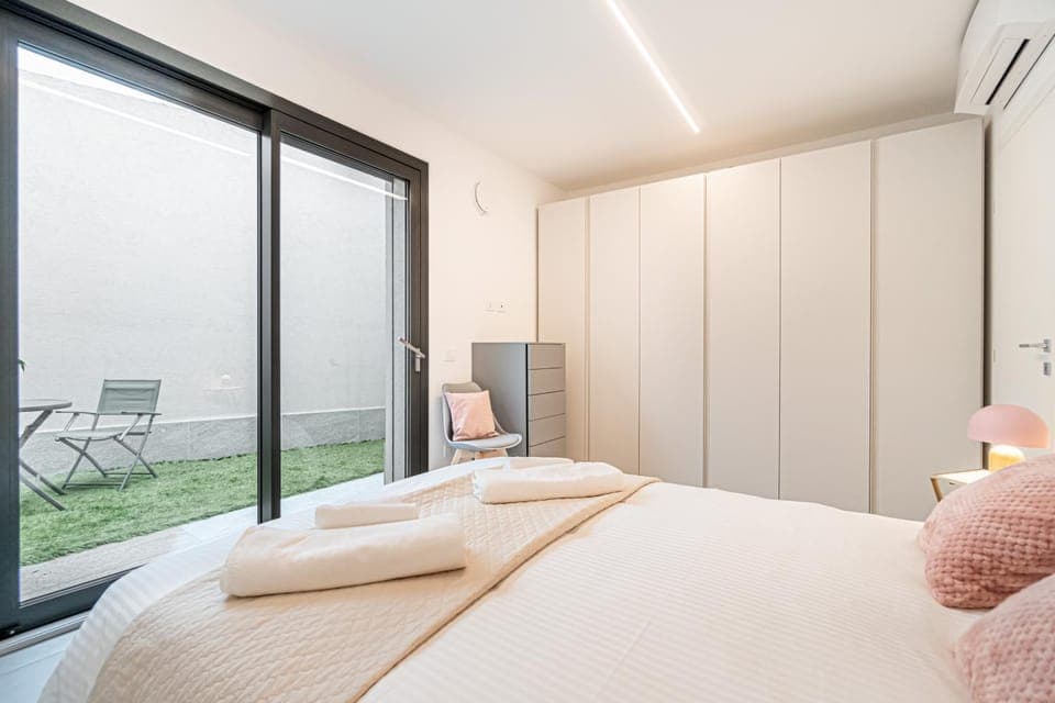 Bed, Photo of the whole room, Bedroom, wardrobe, air conditioner