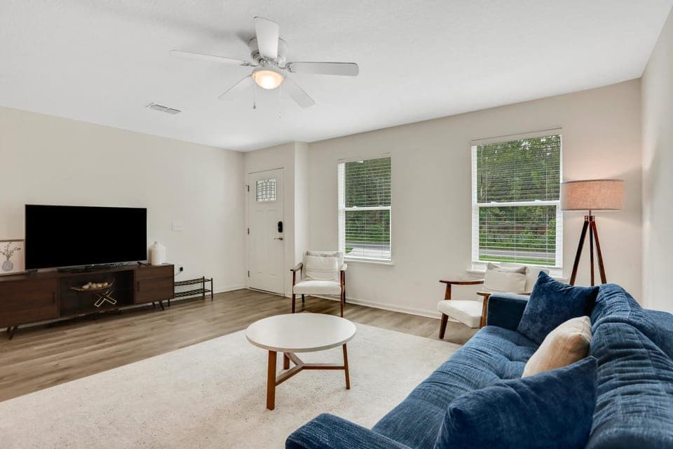 Communal lounge/ TV room, TV and multimedia, Living room, Seating area, Evening entertainment, fireplace, internet, air conditioner