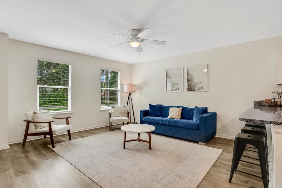 Living room, Seating area, Dining area, fireplace, internet, air conditioner