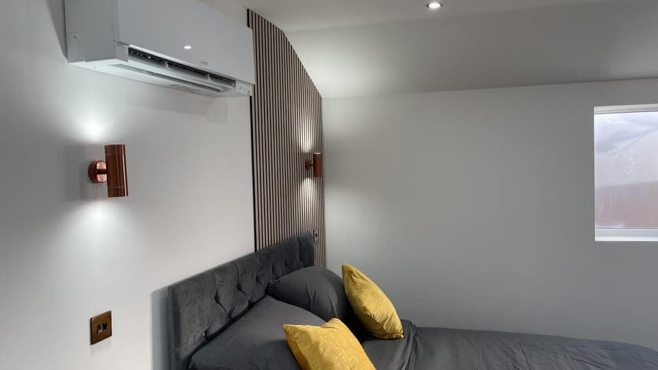 Bed, Bedroom, air conditioner