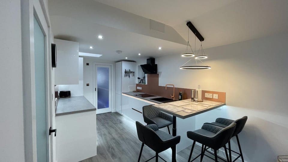 Kitchen or kitchenette, Photo of the whole room, Seating area, Dining area