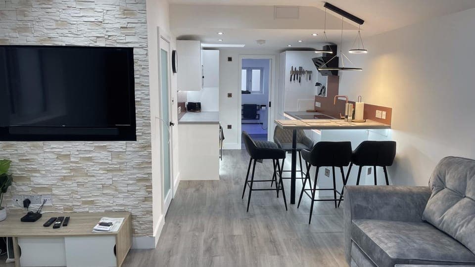 TV and multimedia, Kitchen or kitchenette, Living room, Seating area, Dining area, minibar, pet friendly, stove