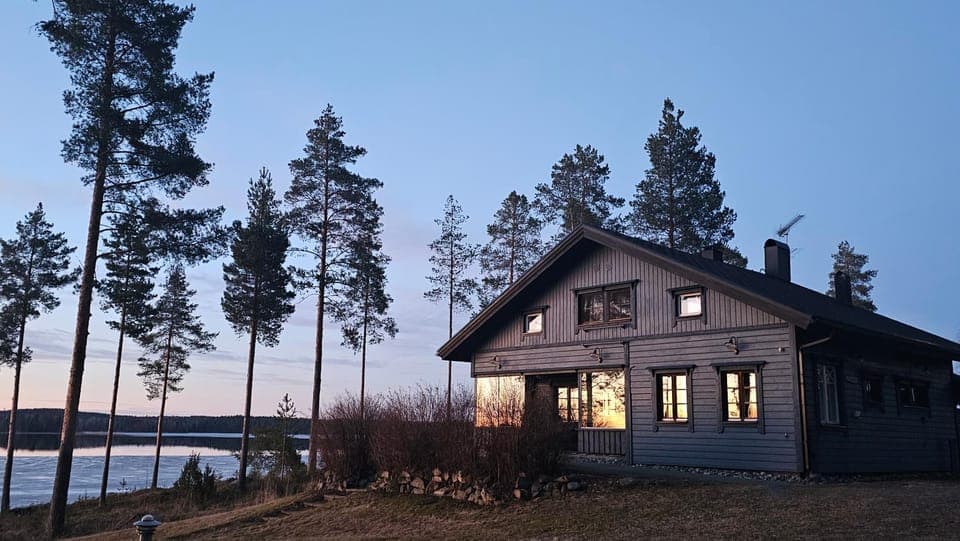 Mökki järven rannalla, Matkailukartano Kivennapa Chalet in Finland