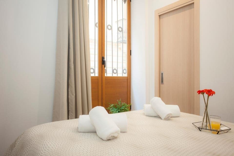 Bed, Photo of the whole room, Bedroom