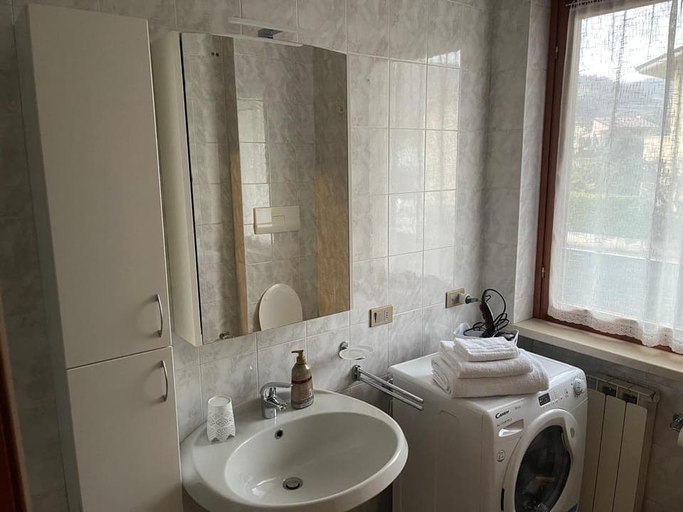 Shower, Toilet, Bathroom, bidet, towels, washing machine