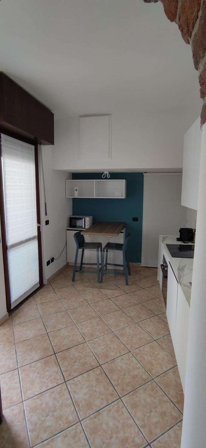Kitchen or kitchenette, Dining area, stove