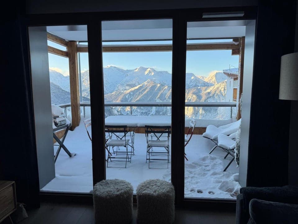 Natural landscape, View (from property/room), Balcony/Terrace, Seating area, Mountain view