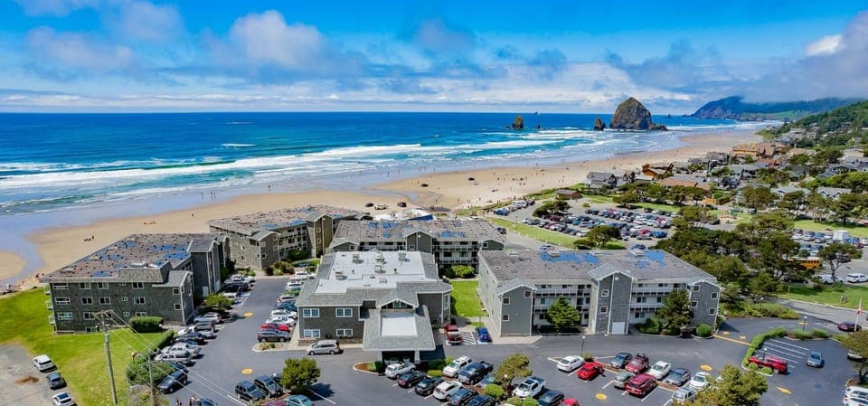 Nearby landmark, Natural landscape, Bird's eye view, View (from property/room), Landmark view, Parking