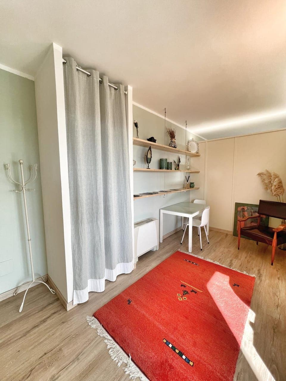 Photo of the whole room