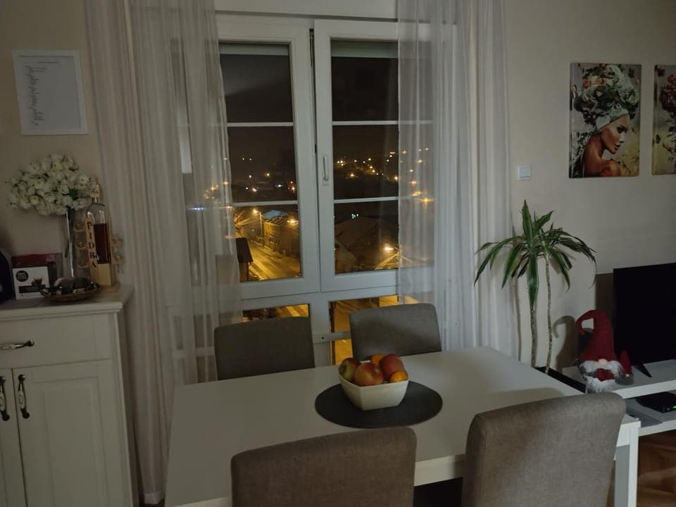 Dining area, Garden view