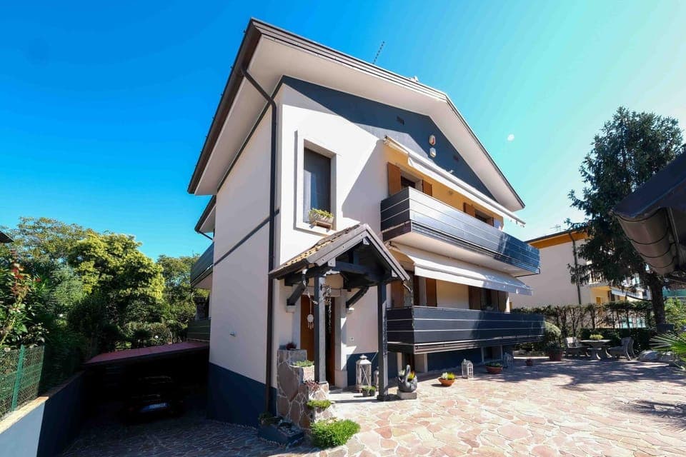 Property building, Neighbourhood