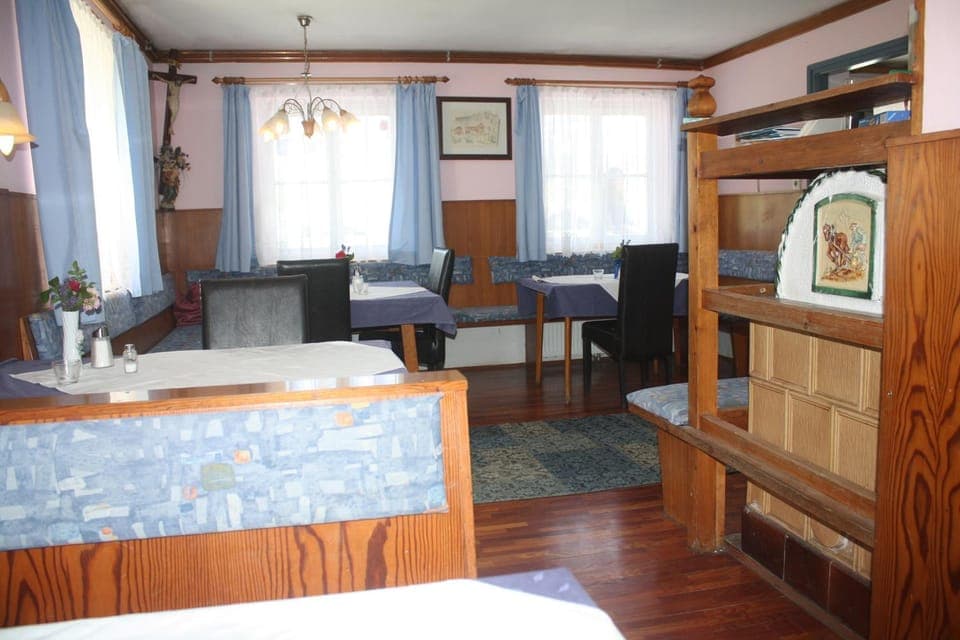 Communal lounge/ TV room, Seating area, Dining area