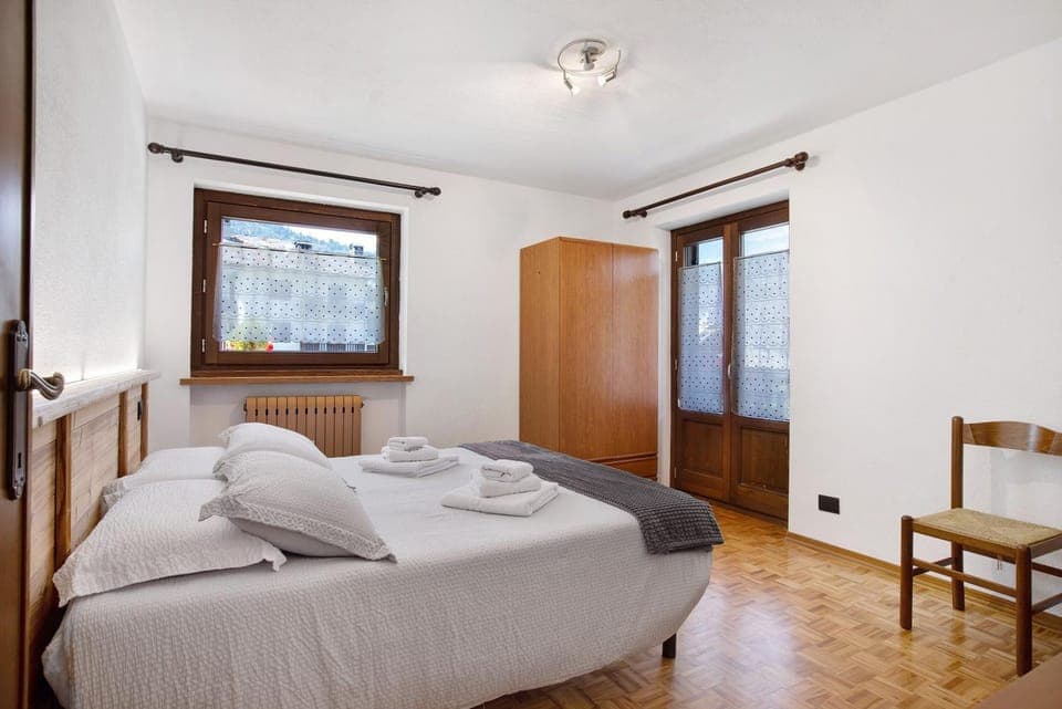 Property building, Living room, Bedroom