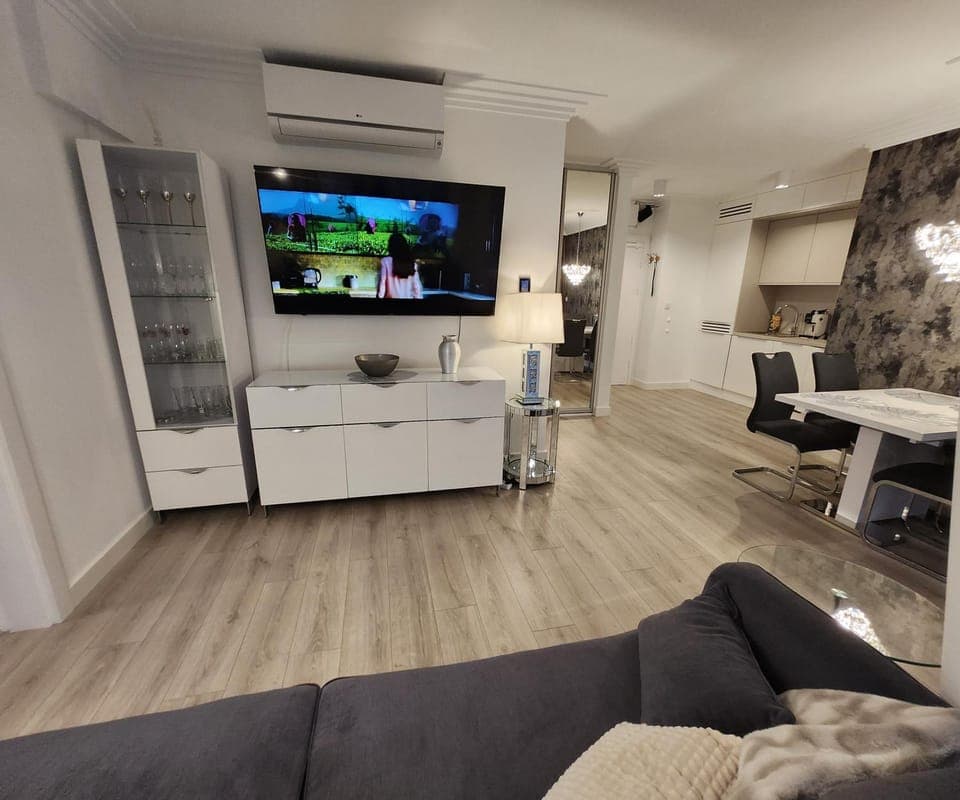 Communal lounge/ TV room, TV and multimedia, Kitchen or kitchenette, Living room, Seating area, Dining area, Evening entertainment