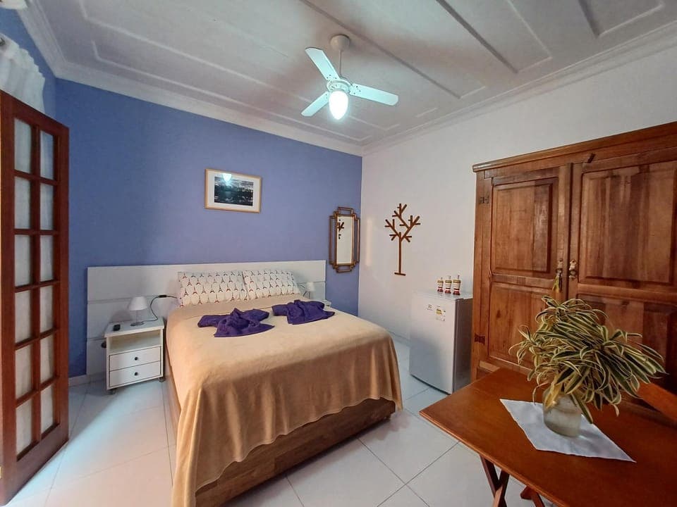 Bed, Photo of the whole room, Bedroom, fireplace, towels