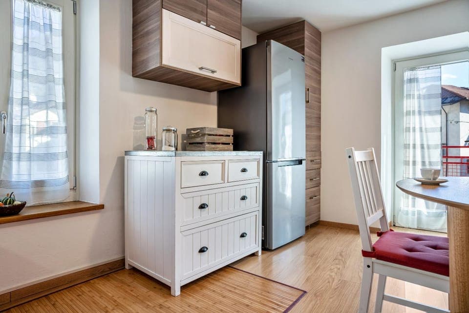 Kitchen or kitchenette, Living room