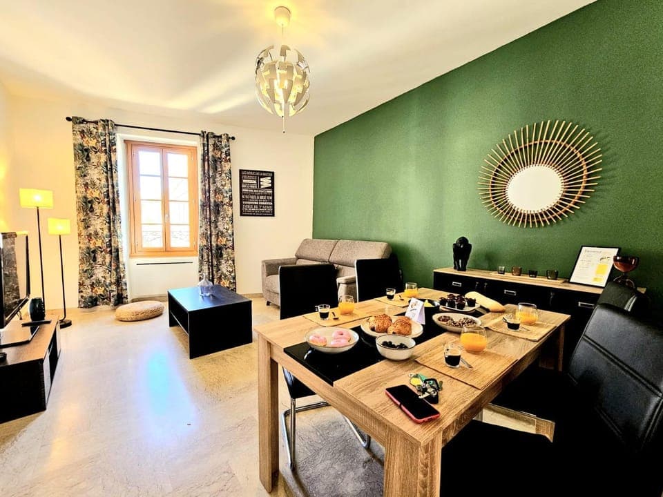 Living room, Seating area, Dining area