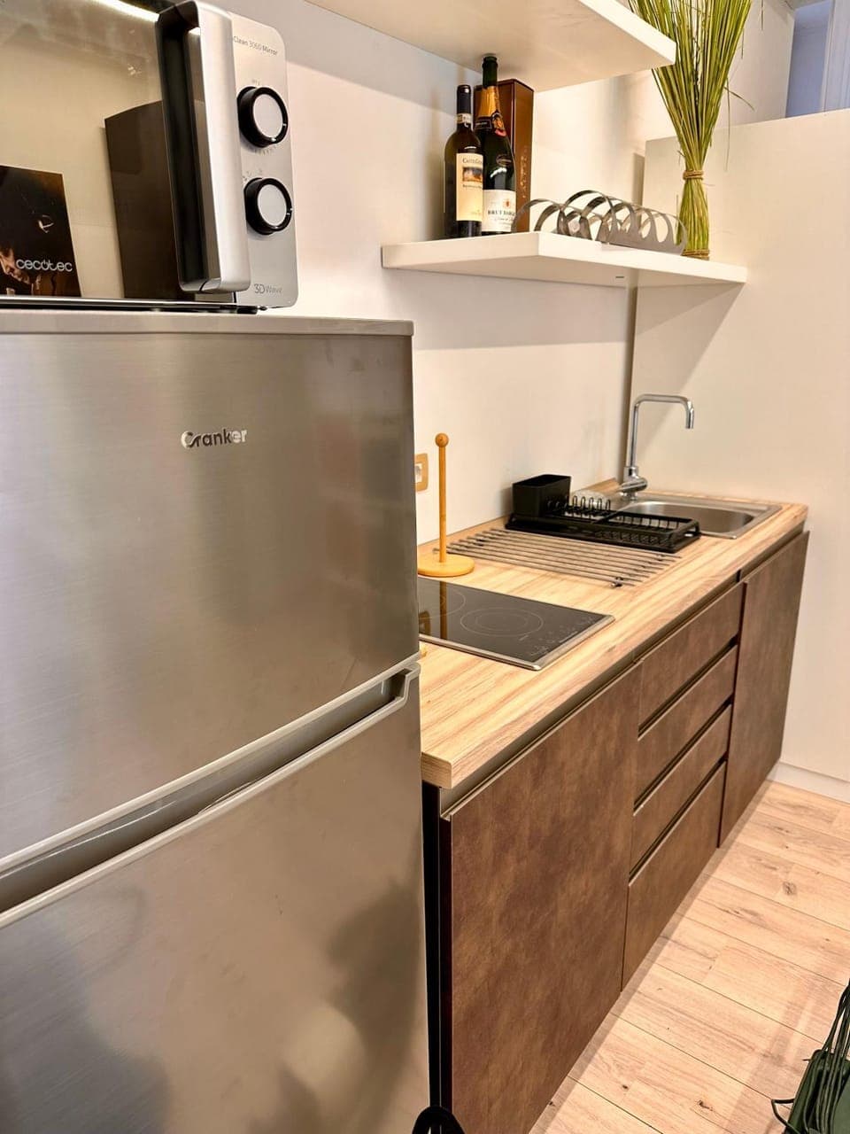 Kitchen or kitchenette, minibar, oven