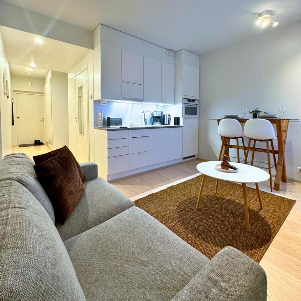 Kitchen or kitchenette, Living room, Seating area, Dining area, minibar, pet friendly