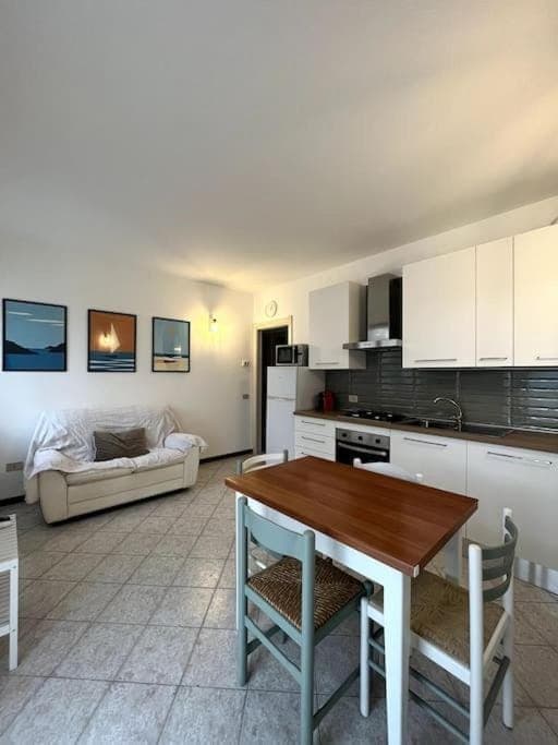 Kitchen or kitchenette, Seating area, Dining area