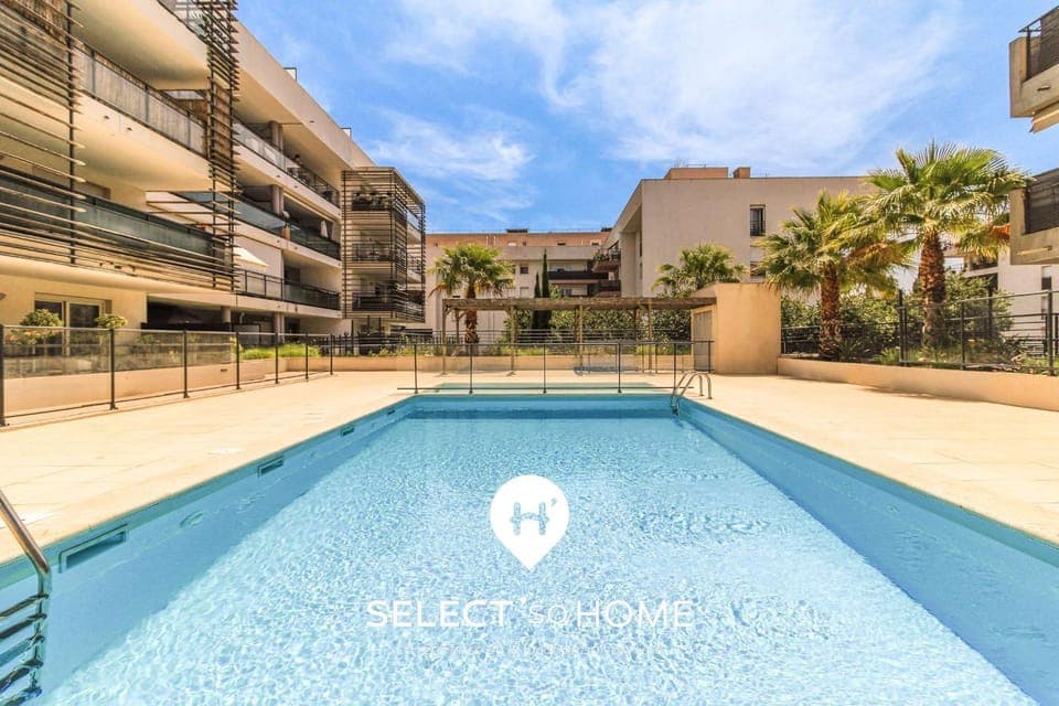 Property building, Day, Pool view, Swimming pool