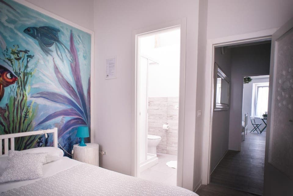 Photo of the whole room, Bedroom