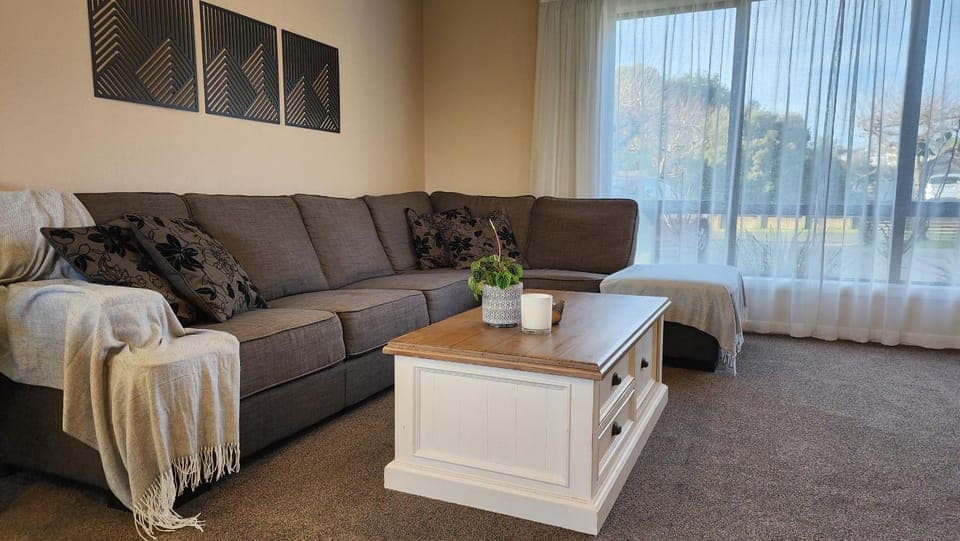 Communal lounge/ TV room, Living room, Seating area