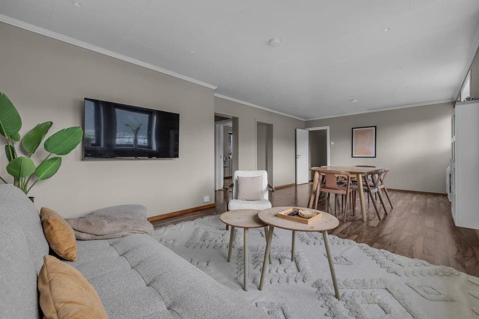 TV and multimedia, Living room, Photo of the whole room, Seating area