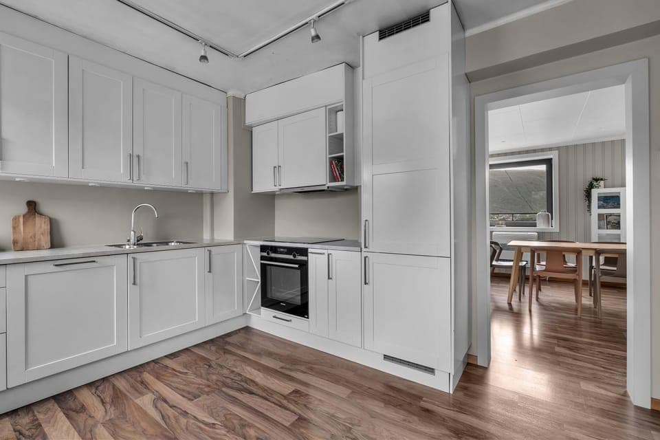 Kitchen or kitchenette, Dining area, dishwasher, oven, stove