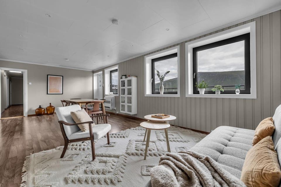 Living room, Seating area, Dining area