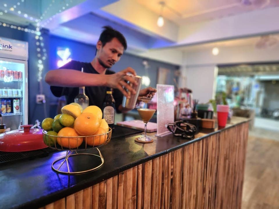 Lounge or bar, Drinks