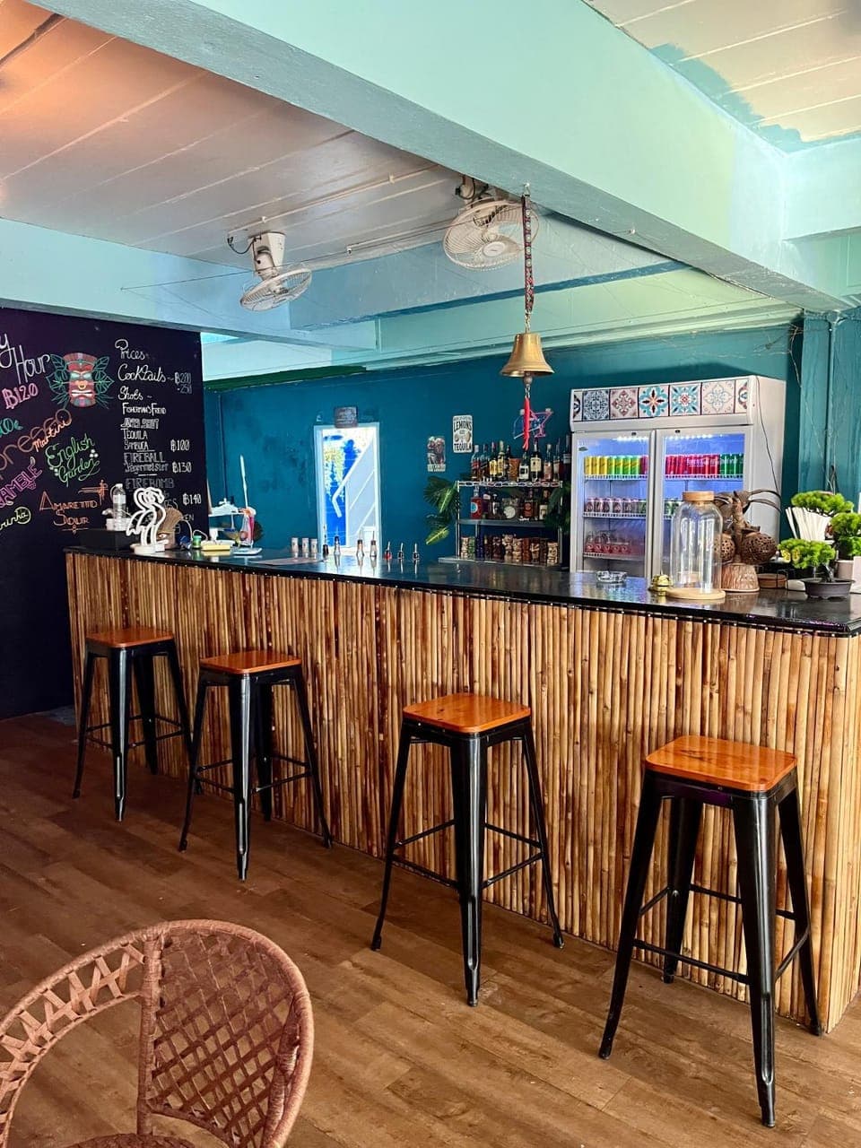 Lounge or bar, Drinks