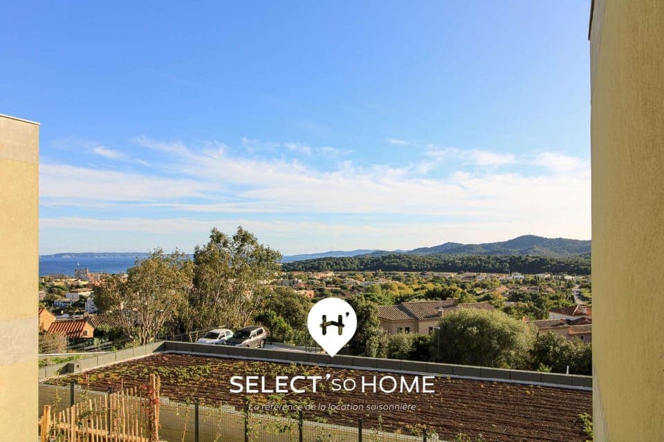 Day, Natural landscape, Mountain view, Sea view, Street view