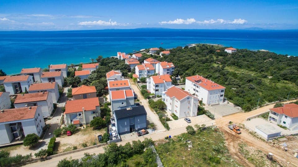 Neighbourhood, Beach