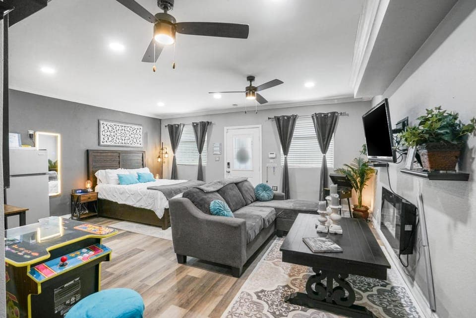 TV and multimedia, Living room, Evening entertainment, Bedroom