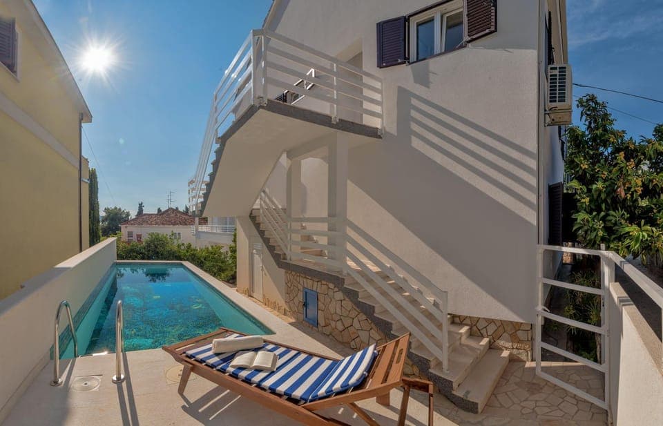 Swimming pool, Swimming pool