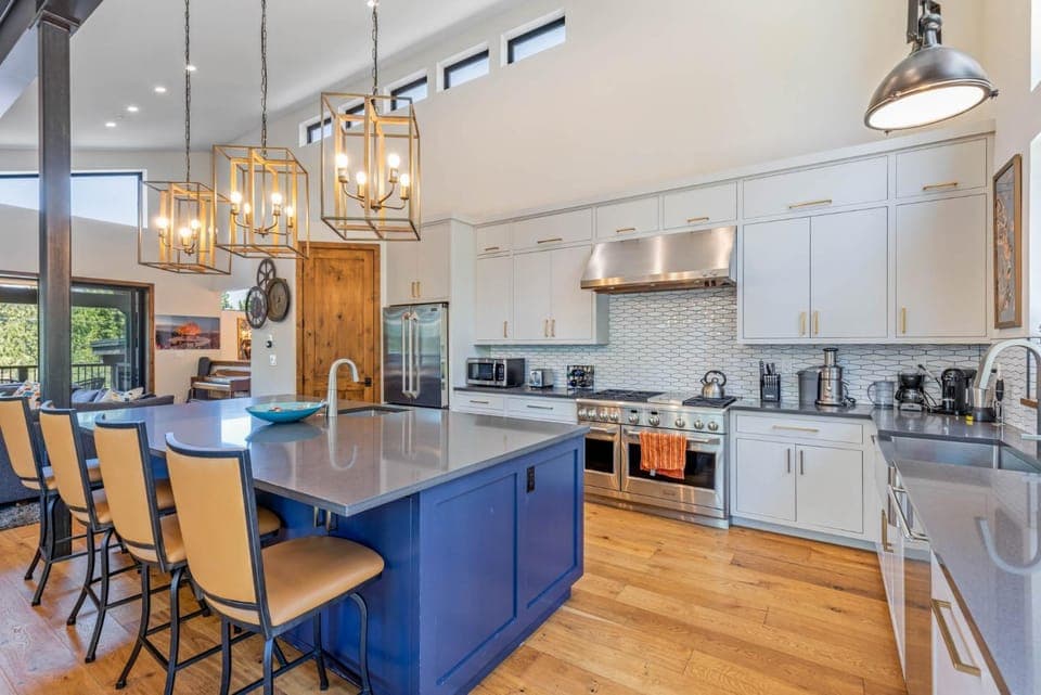 Harmony at Tahoe Donner - Ultra Modern 4 BR, Hot Tub, Game Room, Amenity Access House in Truckee